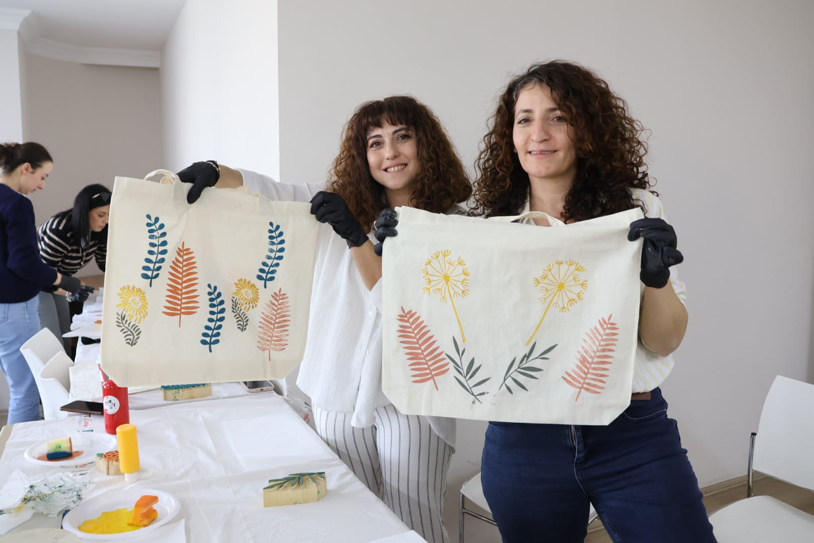 Kadınlar şiddete karşı umudu motifledi